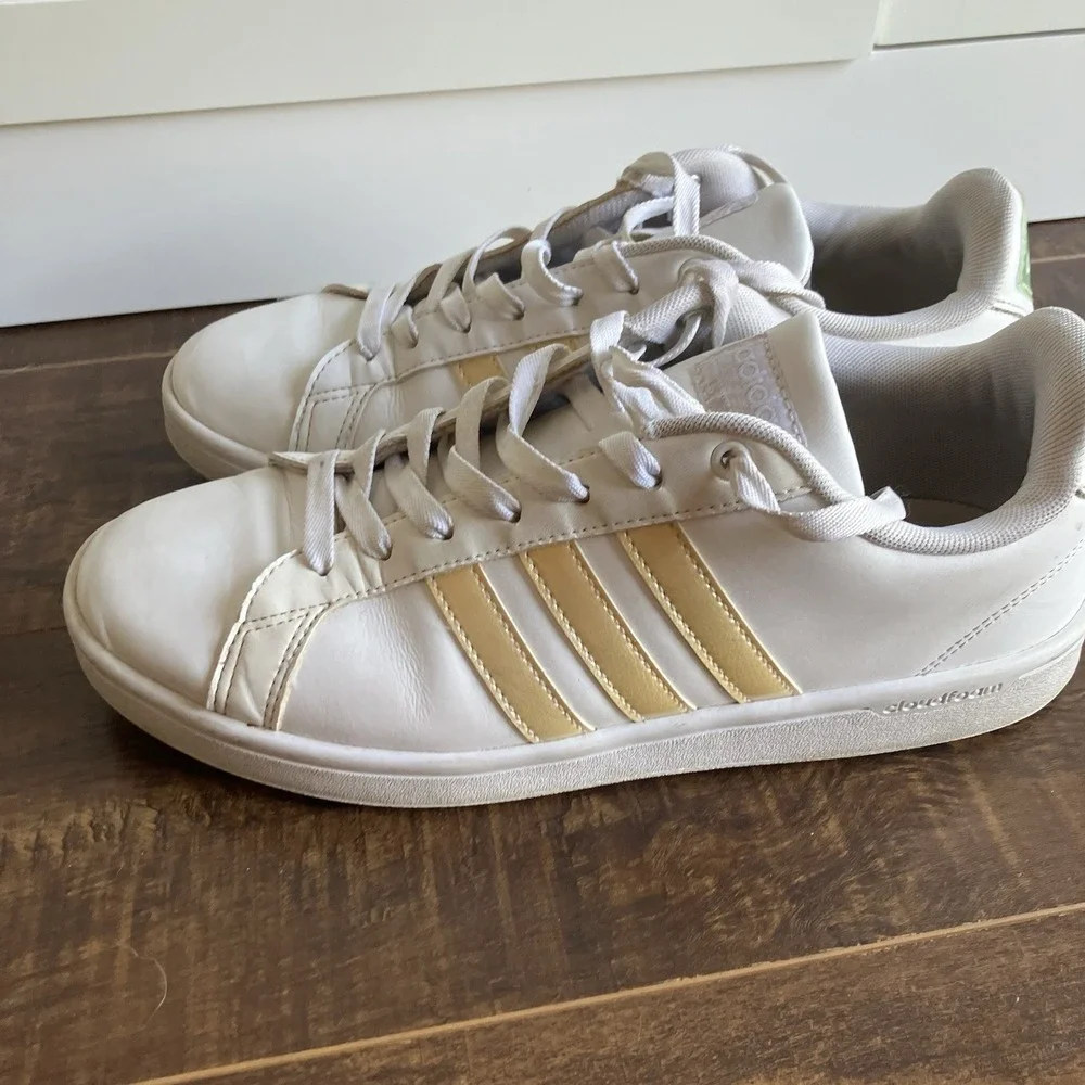 Adidas Cloudfoam Advantage Womens 9.5 White Gold Iridescent Heel Shoes AW4286